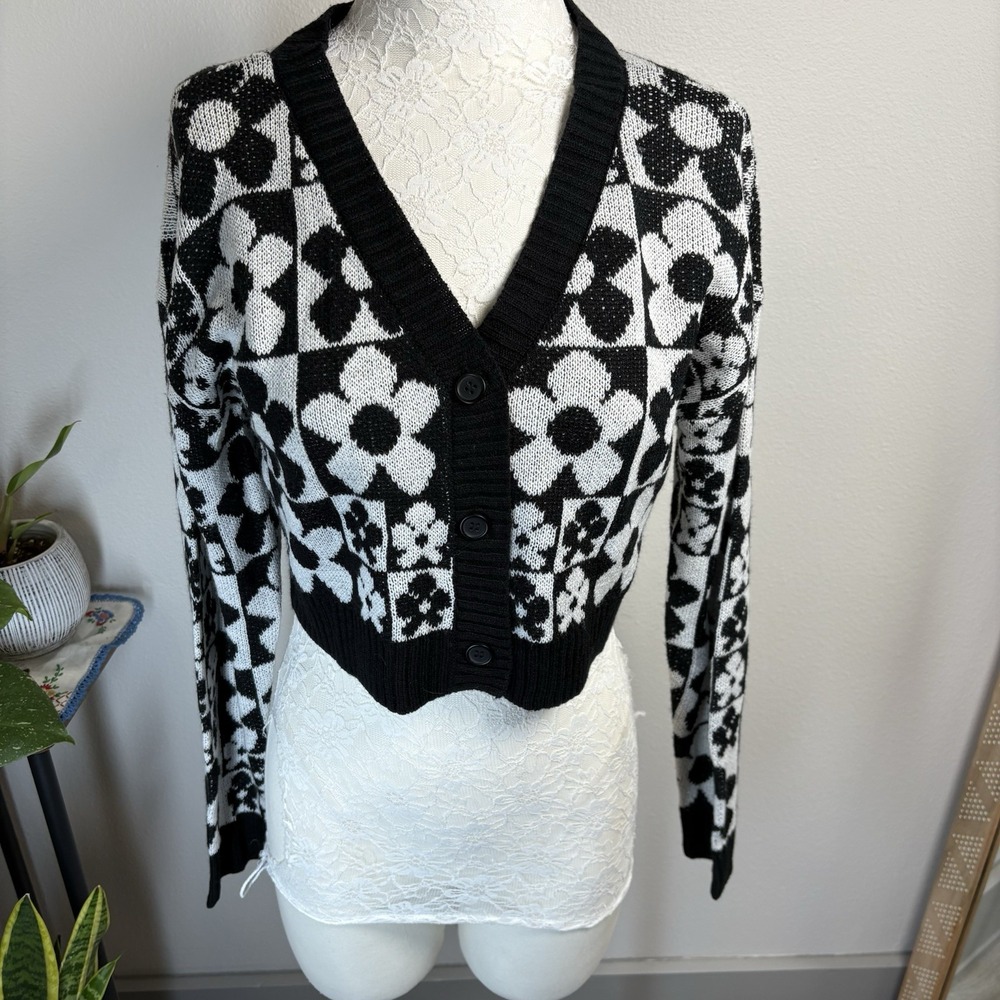 Stitch & Pine Womens M Black Cardigan Retro Floral Cropped Acrylic Knit